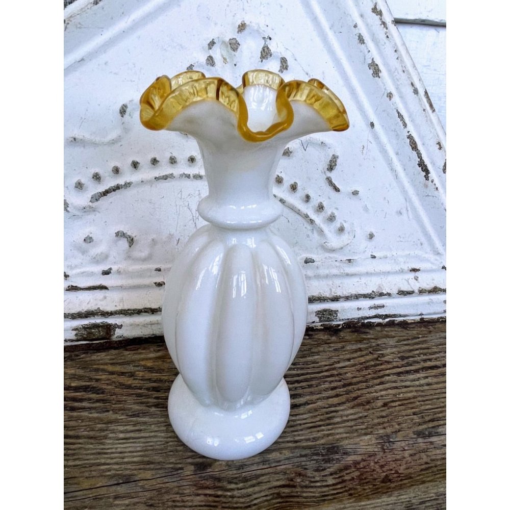 Vintage Fenton Melon Hold Crest Milk Glass Ruffle Crimped Vase - Picture 3 of 11